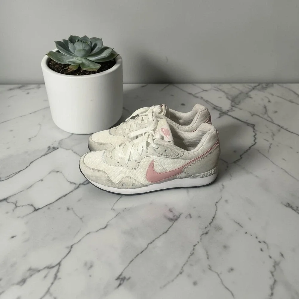 Nike Venture Runner Womens White PinkRetro Mesh Sneaker CK2948-104 Size 10